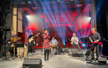 1.5.2021 Přípravy na koncert a fotografie z ojedinělého koncertu charismatické, osobité a nezaměnitelné zpěvačky, která 1. května zavítala do Divadla Fráni Šrámka.