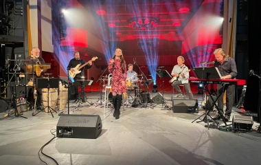 1.5.2021 Přípravy na koncert a fotografie z ojedinělého koncertu charismatické, osobité a nezaměnitelné zpěvačky, která 1. května zavítala do Divadla Fráni Šrámka.