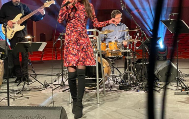 1.5.2021 Přípravy na koncert a fotografie z ojedinělého koncertu charismatické, osobité a nezaměnitelné zpěvačky, která 1. května zavítala do Divadla Fráni Šrámka.