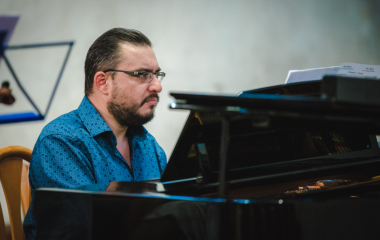 12.7.2021 Dvoutýdenní letní kurz završil Závěrečný koncert účastníků, který se konal 12. července v Trojici. Vít Valečka nafotil krásné fotografie, za které děkujeme.