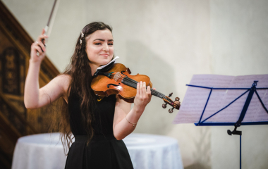 12.7.2021 Dvoutýdenní letní kurz završil Závěrečný koncert účastníků, který se konal 12. července v Trojici. Vít Valečka nafotil krásné fotografie, za které děkujeme.