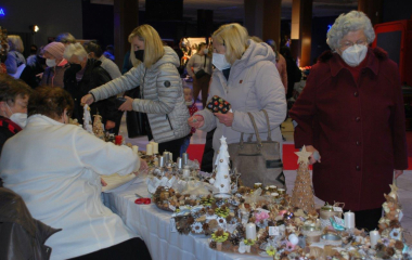 24.11.2021 Slavnostní vernisáž Vánoční prodejní výstavy spojená s prodejem rukodělných výrobků zdravotních a sociálních zařízení vynesl 25 618 korun. Vystavené výrobky je možné zakoupit ve foyer Kina Portyč až do neděle 5. prosince. 