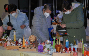 24.11.2021 Slavnostní vernisáž Vánoční prodejní výstavy spojená s prodejem rukodělných výrobků zdravotních a sociálních zařízení vynesl 25 618 korun. Vystavené výrobky je možné zakoupit ve foyer Kina Portyč až do neděle 5. prosince. 