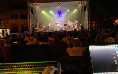 5.8.2022 Šestý ročník jazzového festivalu Jazz in Písek se uskutečnil v pátek 5. srpna. I tento ročník nabídl neobyčejný hudební zážitek nejrozmanitějších jazzových stylů, představil jak mezinárodní umělce, tak špičky české jazzové scény.