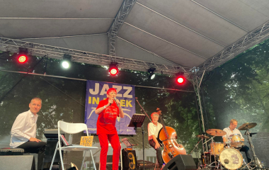 5.8.2022 Šestý ročník jazzového festivalu Jazz in Písek se uskutečnil v pátek 5. srpna. I tento ročník nabídl neobyčejný hudební zážitek nejrozmanitějších jazzových stylů, představil jak mezinárodní umělce, tak špičky české jazzové scény.