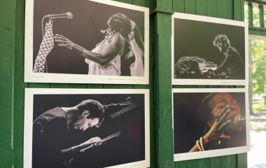 5.8.2022 Šestý ročník jazzového festivalu Jazz in Písek se uskutečnil v pátek 5. srpna. I tento ročník nabídl neobyčejný hudební zážitek nejrozmanitějších jazzových stylů, představil jak mezinárodní umělce, tak špičky české jazzové scény.