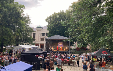 5.8.2022 Šestý ročník jazzového festivalu Jazz in Písek se uskutečnil v pátek 5. srpna. I tento ročník nabídl neobyčejný hudební zážitek nejrozmanitějších jazzových stylů, představil jak mezinárodní umělce, tak špičky české jazzové scény.