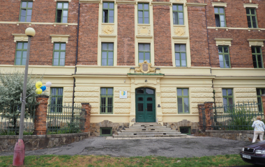 6.8.2022 Multikulturní festival hudby, poezie a zážitků Jakousi červenou nití, která se linula celým programem a propojila jej, byly nejen barvy, ale i slavné písecké osobnosti, které město proslavily. Barevná zastavení s komentovanými prohlídkami nabídla vybrané historické objekty, hudební program nechyběl v Palackého sadech, stejně tak bohatý doprovodný program na mnoha dalších místech.