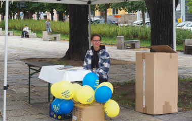 6.8.2022 Multikulturní festival hudby, poezie a zážitků Jakousi červenou nití, která se linula celým programem a propojila jej, byly nejen barvy, ale i slavné písecké osobnosti, které město proslavily. Barevná zastavení s komentovanými prohlídkami nabídla vybrané historické objekty, hudební program nechyběl v Palackého sadech, stejně tak bohatý doprovodný program na mnoha dalších místech.