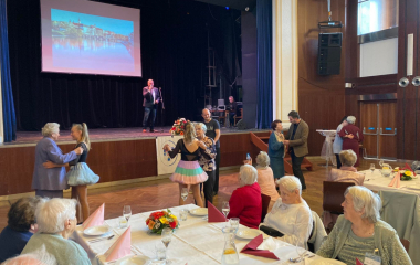 17.9.2022 Odbor školství a kultury uspořádal v sobotu 17. září v Kulturním domě setkání seniorů starších 90 let. V programu přátelského setkání nechybělo hudební vystoupení v podání zpěváka Marcela Zmožka a ukázky tanců předvedené členy písecké Louisiany.