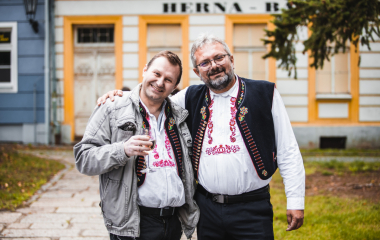 17.9.2022 V sobotu 17. září se konal v Písku druhý ročník festivalu vína.  Fanouškům dobrého vína se v Palackého sadech představilo dvacet pečlivě vybraných vinařství z Čech a Moravy.  Vystoupila Cimbálová muzika Alexandra Vrábela, skupina Like-it a DJ Meli. 