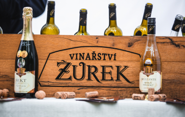 17.9.2022 V sobotu 17. září se konal v Písku druhý ročník festivalu vína.  Fanouškům dobrého vína se v Palackého sadech představilo dvacet pečlivě vybraných vinařství z Čech a Moravy.  Vystoupila Cimbálová muzika Alexandra Vrábela, skupina Like-it a DJ Meli. 