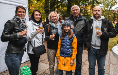 17.9.2022 V sobotu 17. září se konal v Písku druhý ročník festivalu vína.  Fanouškům dobrého vína se v Palackého sadech představilo dvacet pečlivě vybraných vinařství z Čech a Moravy.  Vystoupila Cimbálová muzika Alexandra Vrábela, skupina Like-it a DJ Meli. 