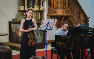 13.7.2023 Dvoutýdenní letní kurz završil Závěrečný koncert účastníků, který se konal 13. července v Trojici. Za fotografie děkujeme panu Valečkovi.