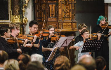 13.7.2023 Dvoutýdenní letní kurz završil Závěrečný koncert účastníků, který se konal 13. července v Trojici. Za fotografie děkujeme panu Valečkovi.