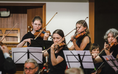 13.7.2023 Dvoutýdenní letní kurz završil Závěrečný koncert účastníků, který se konal 13. července v Trojici. Za fotografie děkujeme panu Valečkovi.
