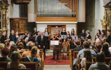 13.7.2023 Dvoutýdenní letní kurz završil Závěrečný koncert účastníků, který se konal 13. července v Trojici. Za fotografie děkujeme panu Valečkovi.