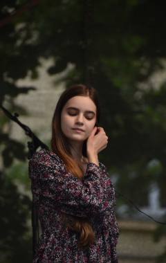 4.8.2023 Jazzový festival Jazz in Písek, který se konal již sedmým rokem, se stal pro jazzové nadšence skutečným pojmem a každoročně přiláká do Palackého sadů stovky návštěvníků. Pravidelně první pátek v srpnu Písek ožívá sérií vystoupení jazzových muzikantů, mezi kterými se nejednou objevily opravdové osobnosti. Stejně tak tomu bylo i v pátek 4. srpna, kdy jste se pod širým nebem mohli těšit na jazzové hvězdy, které v současnosti udávají hlavní proud, ale nechyběly ani moderní trendy.