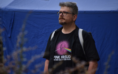4.8.2023 Jazzový festival Jazz in Písek, který se konal již sedmým rokem, se stal pro jazzové nadšence skutečným pojmem a každoročně přiláká do Palackého sadů stovky návštěvníků. Pravidelně první pátek v srpnu Písek ožívá sérií vystoupení jazzových muzikantů, mezi kterými se nejednou objevily opravdové osobnosti. Stejně tak tomu bylo i v pátek 4. srpna, kdy jste se pod širým nebem mohli těšit na jazzové hvězdy, které v současnosti udávají hlavní proud, ale nechyběly ani moderní trendy.
